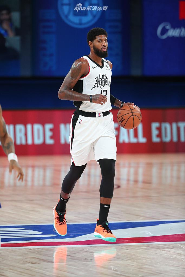 与冠军奖杯 与冠军奖杯